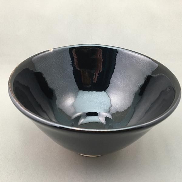 井戸形抹茶碗｜高台と丸みが美しい伝統形の茶道具（直径14cm・