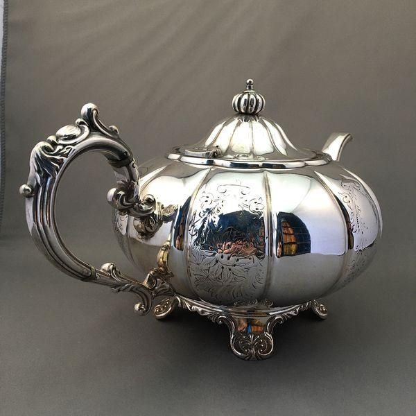 イギリス製シルバープレートティーポットセット 高級感溢れる