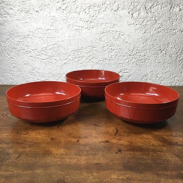 朱塗り大平碗 網模様で食卓を彩る一品