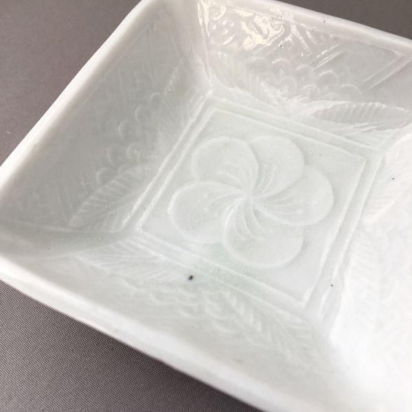 古美術品◼️蔵から超美しい真っ白な珍しいお皿が出て来ました！白磁の角皿、謎の骨董 手描きアンティーク白磁角豆皿｜8×8×2.5｜和食器