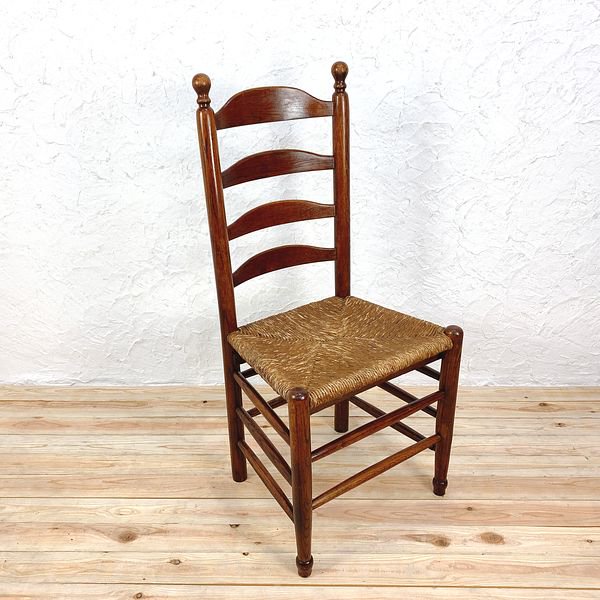 編み座面の椅子