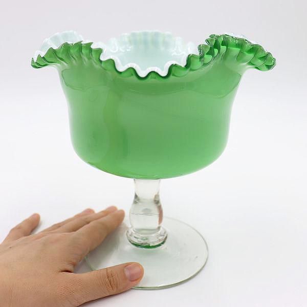 大正ガラス製脚付鉢 グリーン乳白 直径17cm高さ17.5cm