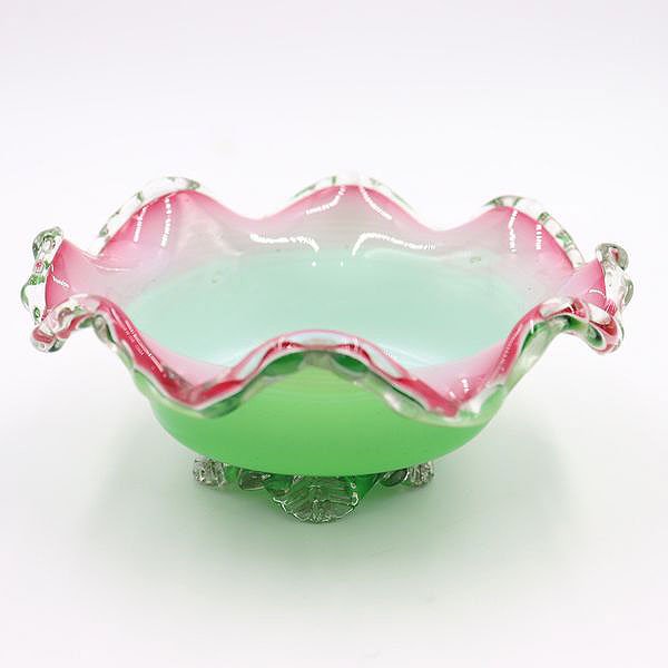 即決□ 明治ガラス 大正ガラス 外緑内乳白縁ピンクフリルガラス鉢-