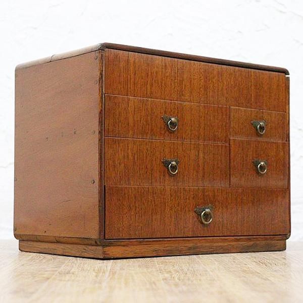 お針箱｜針山付きや隠し付きなど大正〜昭和期のアンティーク裁縫箱を掲載