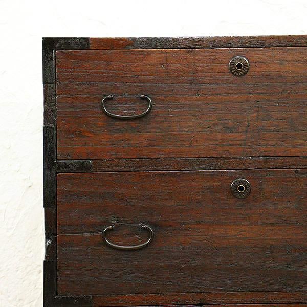 総桐四段和箪笥 小物箪笥 和家具 時代金具 アンティーク 明治・大正 シンプル ミニマル 骨董・アンティーク・ヴィンテージの家具・食器・雑貨の通販|antique blue Parrot ※追加画像 F5604☆明治末期 シンプルな丸金具 信州松本 箪笥