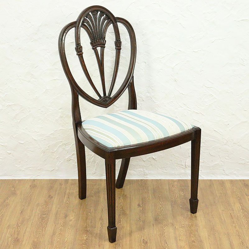 エレガント イギリス製 シールドバックチェア サロンチェア 椅子 マホガニー材 書斎 ダークブラウン アンティーク ヴィンテージ 彫刻 英国