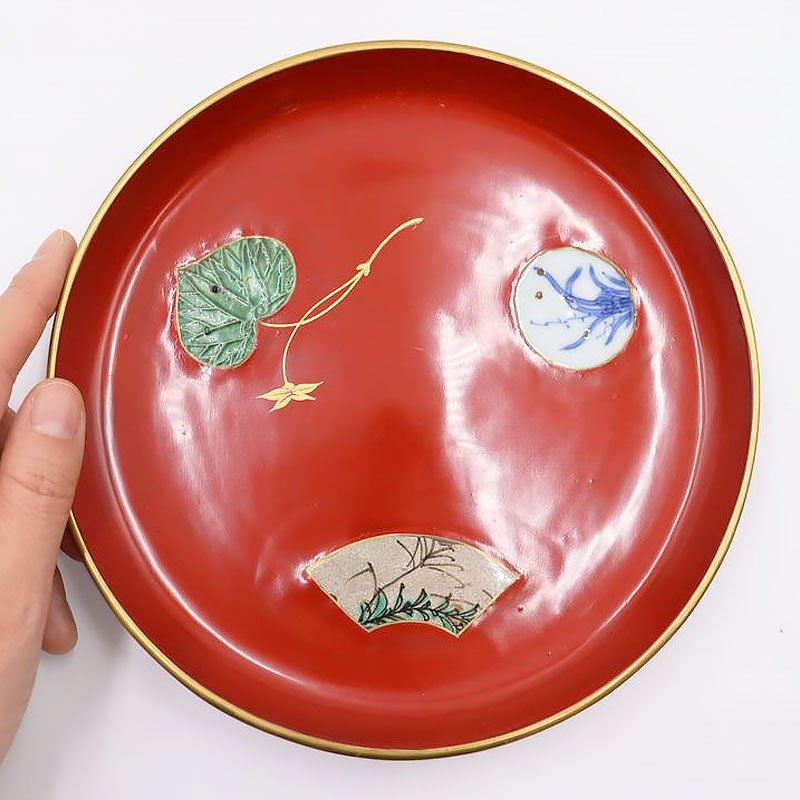 希少 珍品 図変わり 朱塗り 陶磁器 埋め込み 木皿 菓子皿 かわいい 大正時代 和食器 和骨董 漆塗り B