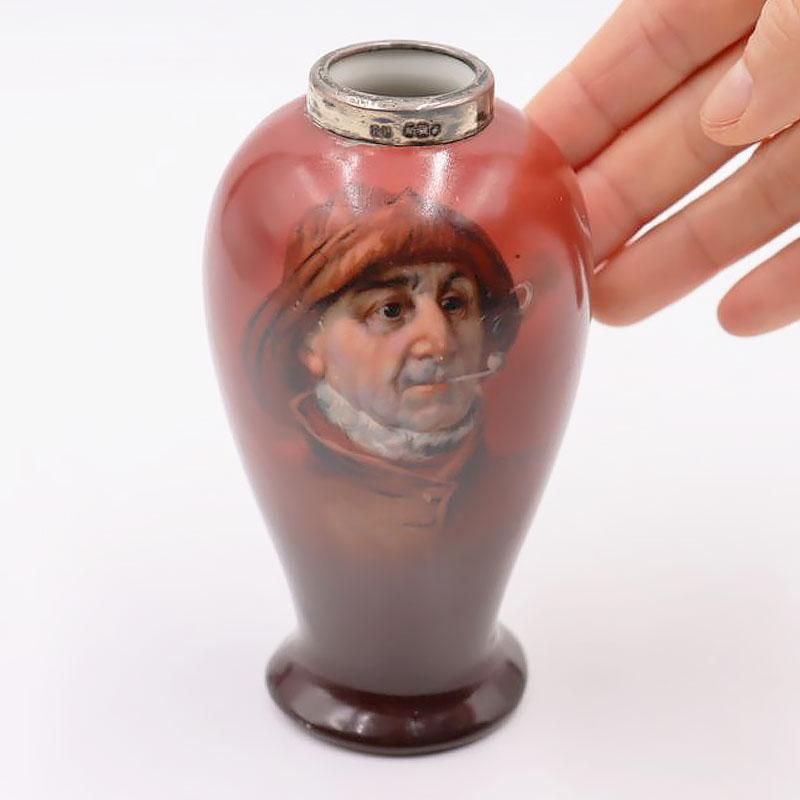 最初の  イギリス製 手描き 一輪挿し 銀縁 小ぶり アンティーク ベース 工芸品