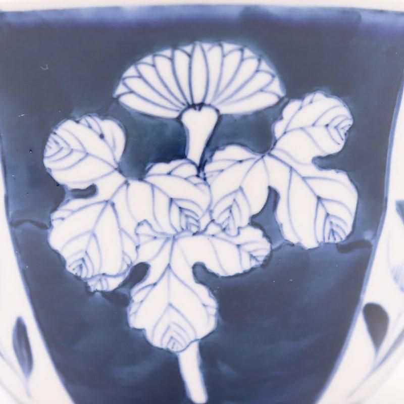 青と白の花柄陶器火鉢 陶器製 火鉢 白と青 花模様