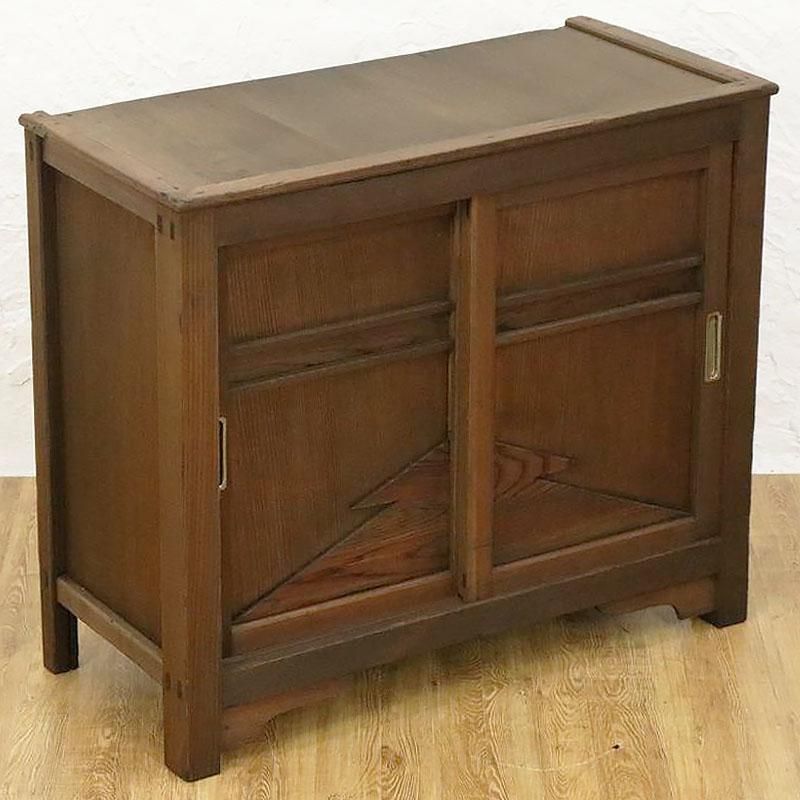 大正から昭和初期の杉製引戸キャビネット｜幅67奥行31.5高さ57｜状態抜群