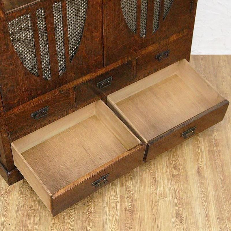 プレスガラスの美が映える大正ロマン本箱｜洋館風デザインと高級