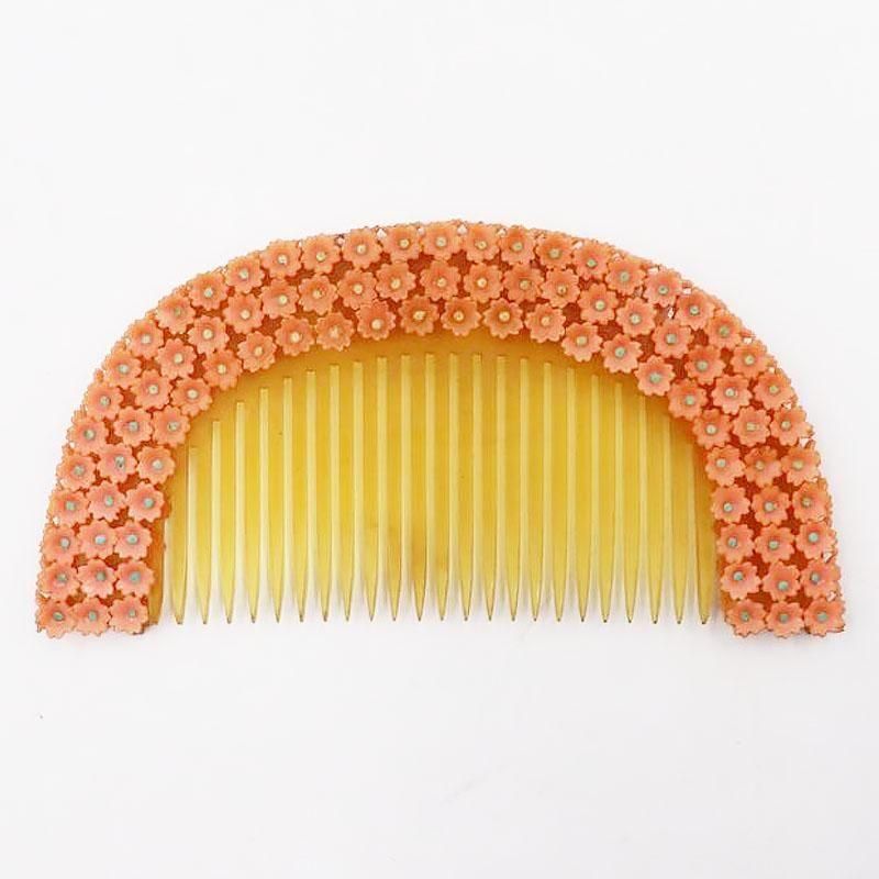 朱色が鮮やかに彩る骨董櫛をネックレスに！櫛の丸みがかわいい一品