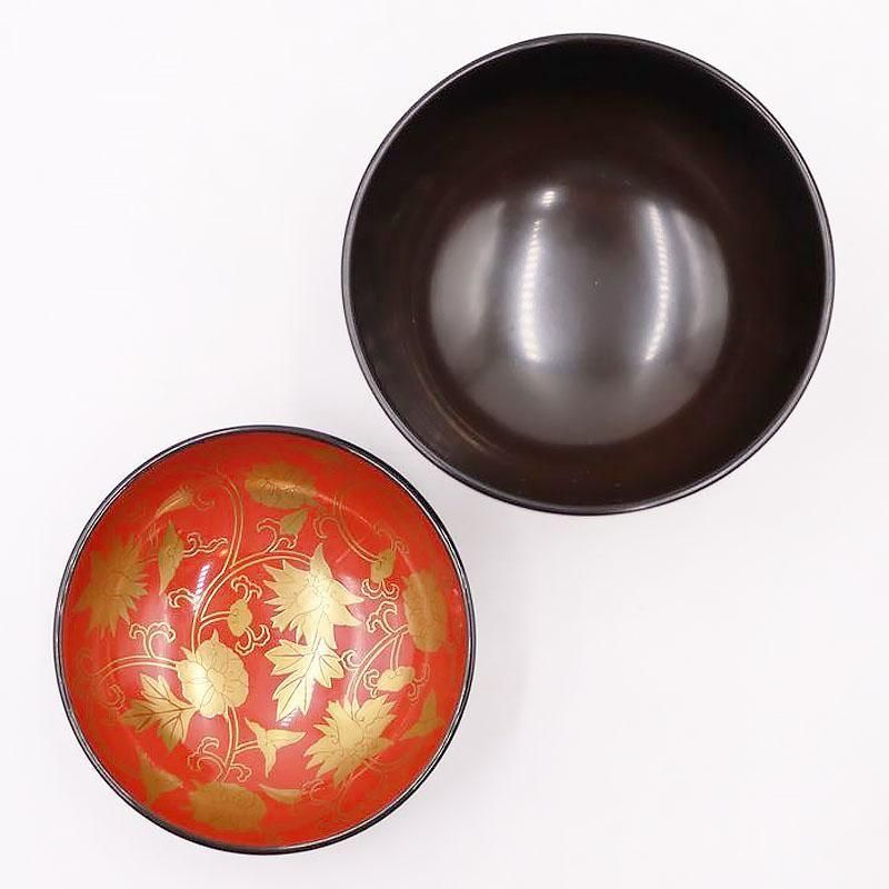 漆器 盆 赤地に黒い葉とブドウの模様 漆器 盆 赤地に黒い葉とブドウの模様