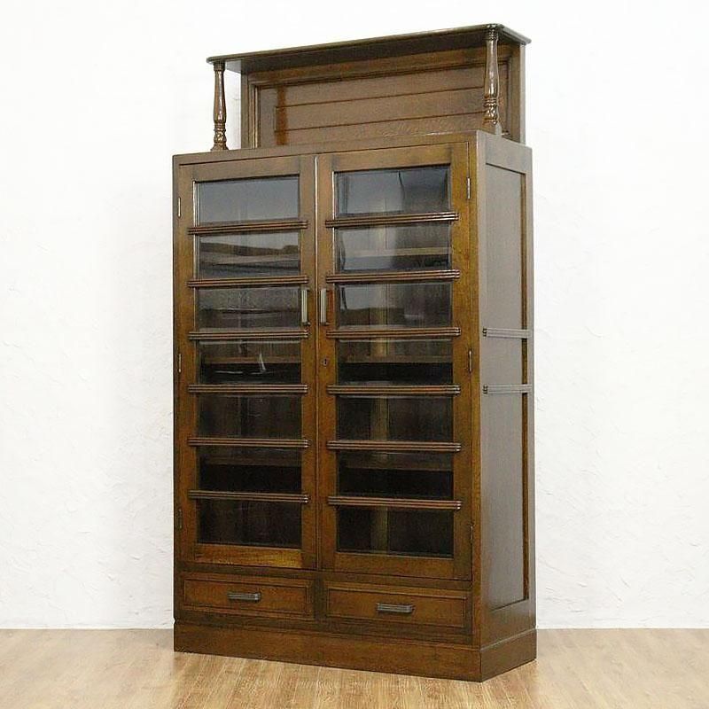 高級感漂うカットガラス本箱｜昭和レトロの美と収納力を兼ね備え