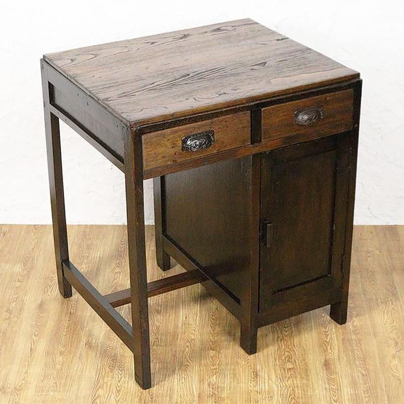 アンティークデスク一覧｜片袖机や両袖机、素材・装飾の選び方