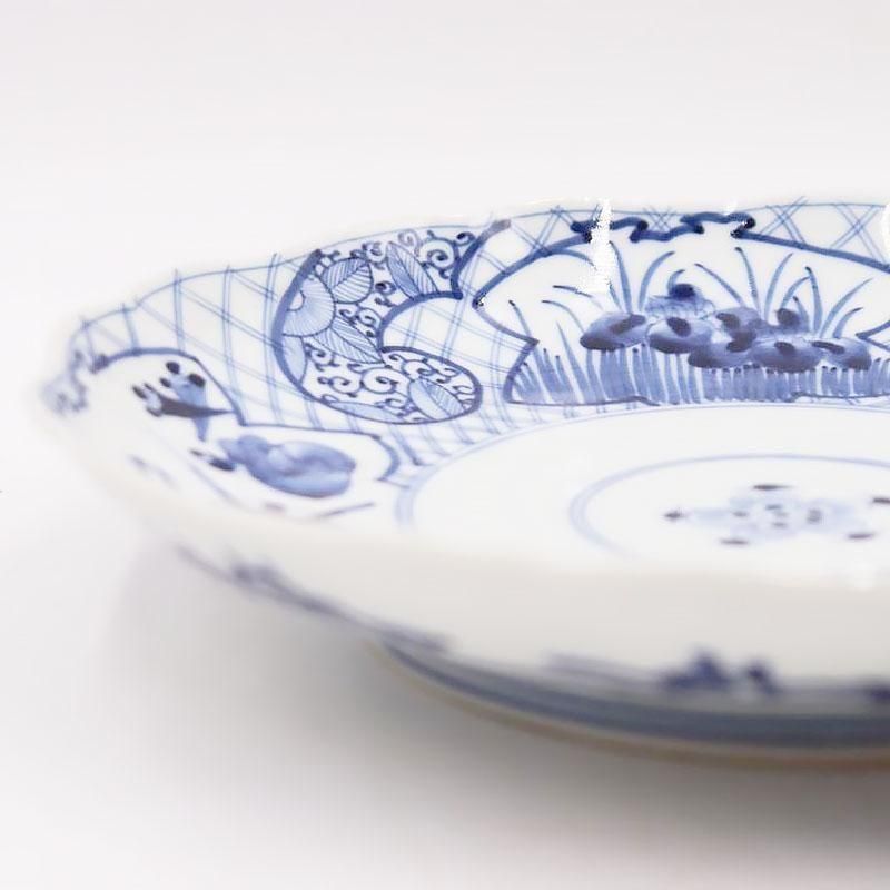 染付中皿菖蒲宝づくし直径22cm