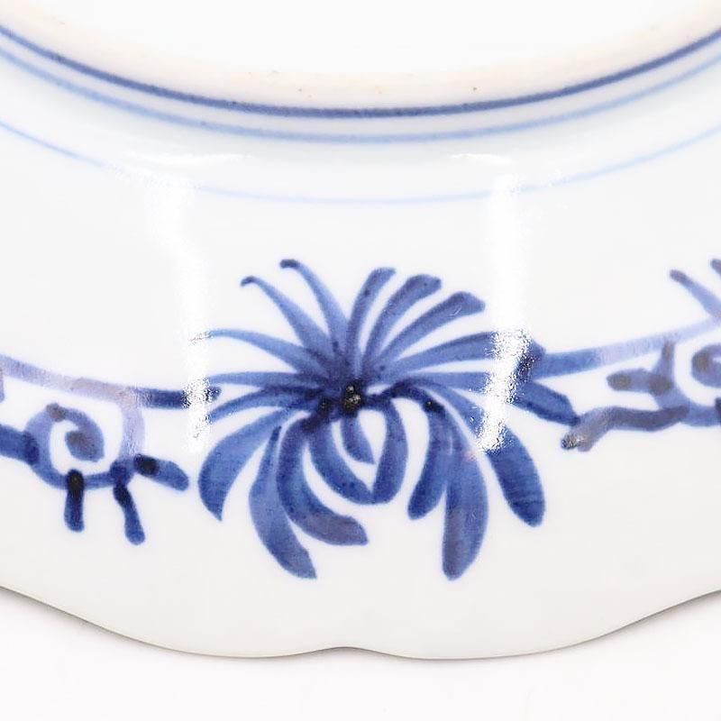 染付中皿菖蒲宝づくし直径22cm