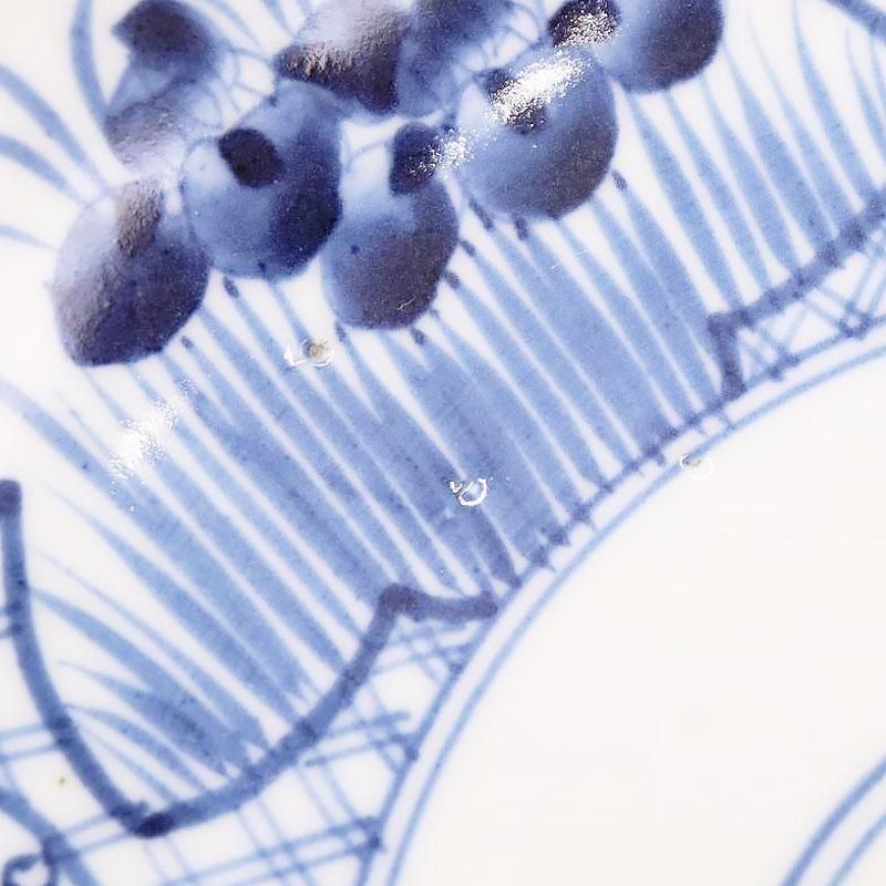 染付中皿菖蒲宝づくし直径22cm