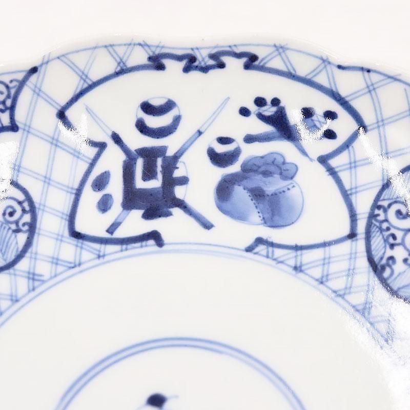 染付中皿菖蒲宝づくし直径22cm