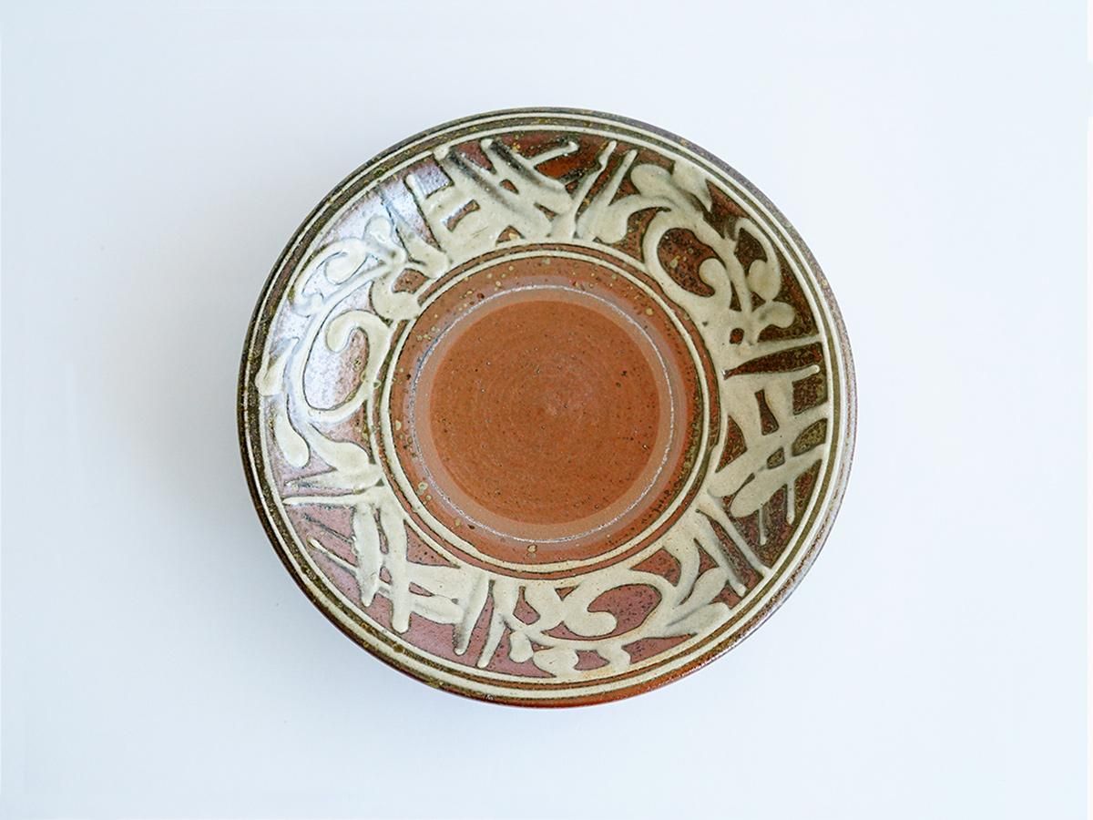 青磁陰刻唐草文7寸皿 Blue porcelain plate - うつわ祥見