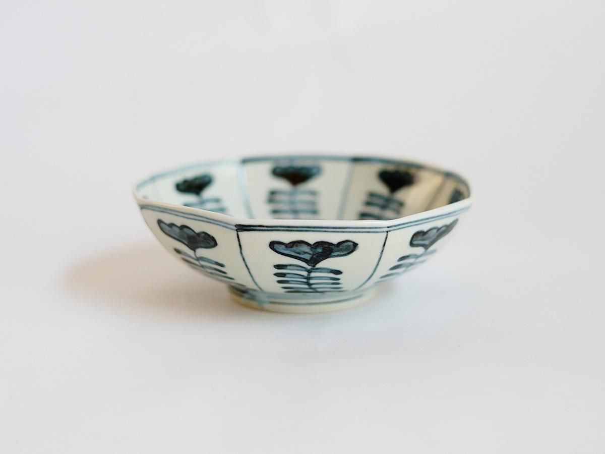 明治時代　里帰り　ヴァンタイン商会　菊花　変形皿　輸出品　A.A. VANTIN 古伊万里 染付 白磁 小菊と蝶々 縁紅 輪花型小皿 6客セット