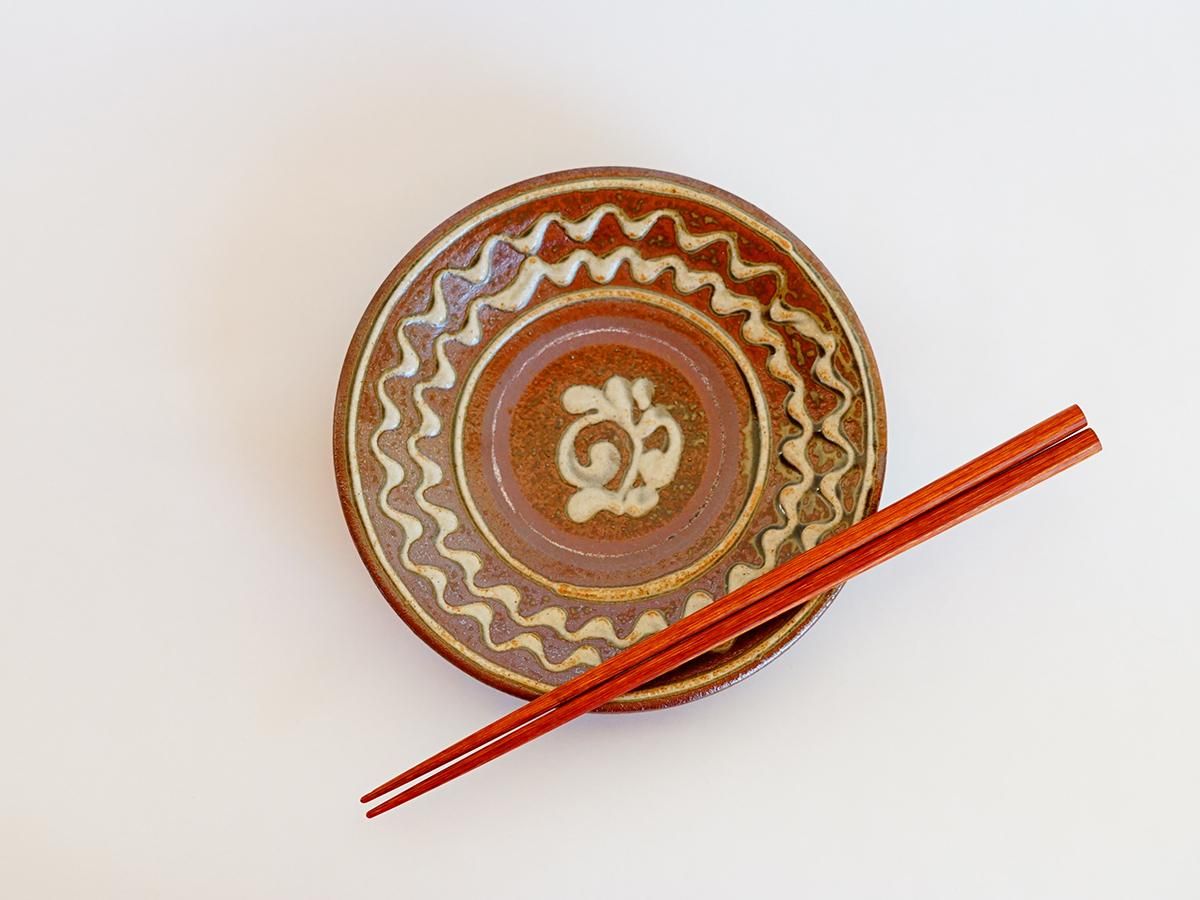 5寸皿 イッチン 波線 唐草 田村窯 やちむん工房 | threetone 5寸皿 イッチン 波線 唐草 田村窯 やちむん工房 | threetone