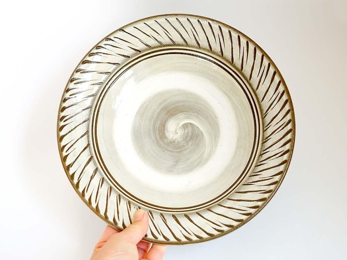 皿 8寸 飛び鉋 白 小鹿田焼 坂本工窯 | うつわと灯り threetone［正規