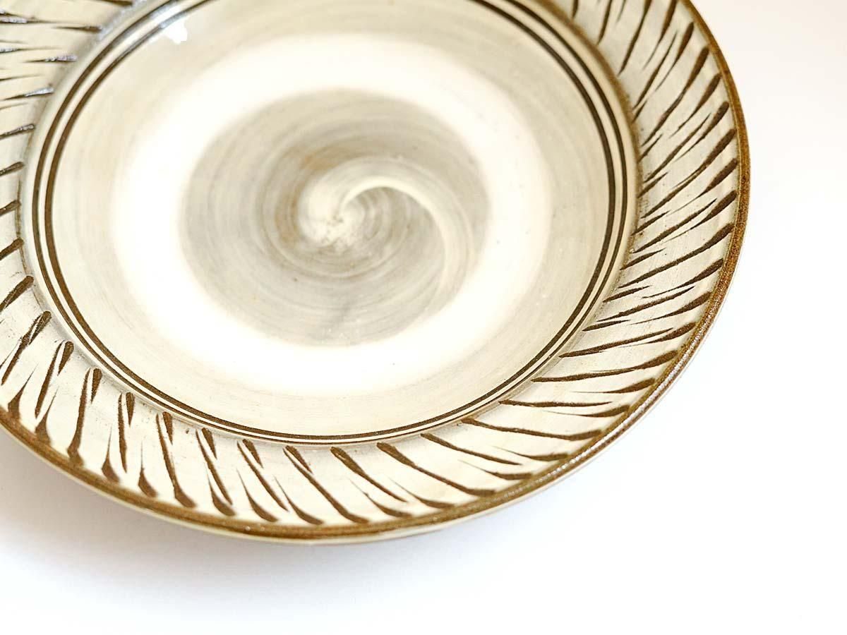 皿 8寸 飛び鉋 白 小鹿田焼 坂本工窯 | うつわと灯り threetone［正規