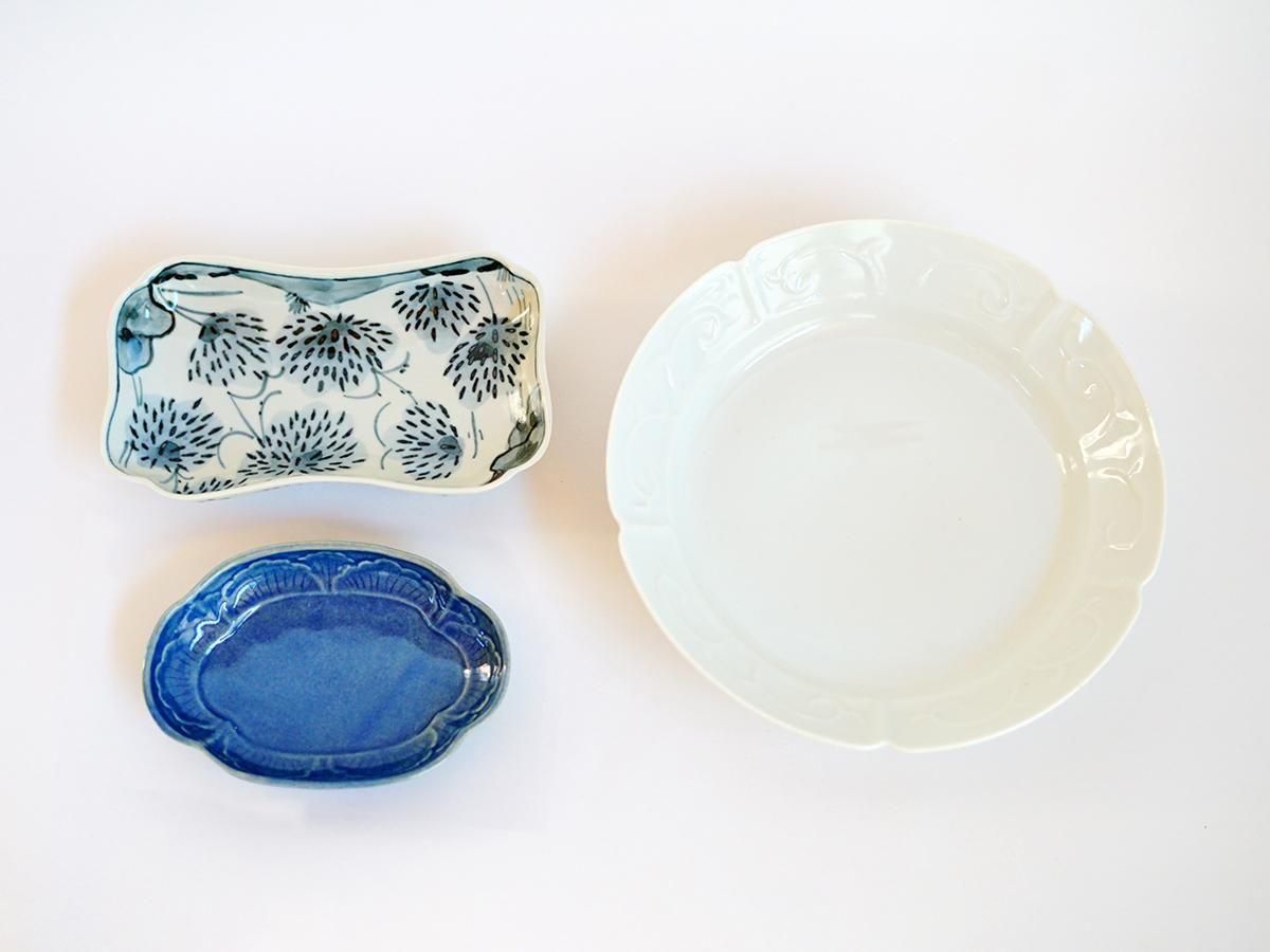 白磁陽刻七寸平鉢 柳川謙治丨うつわと灯り threetone【onlineshop】
