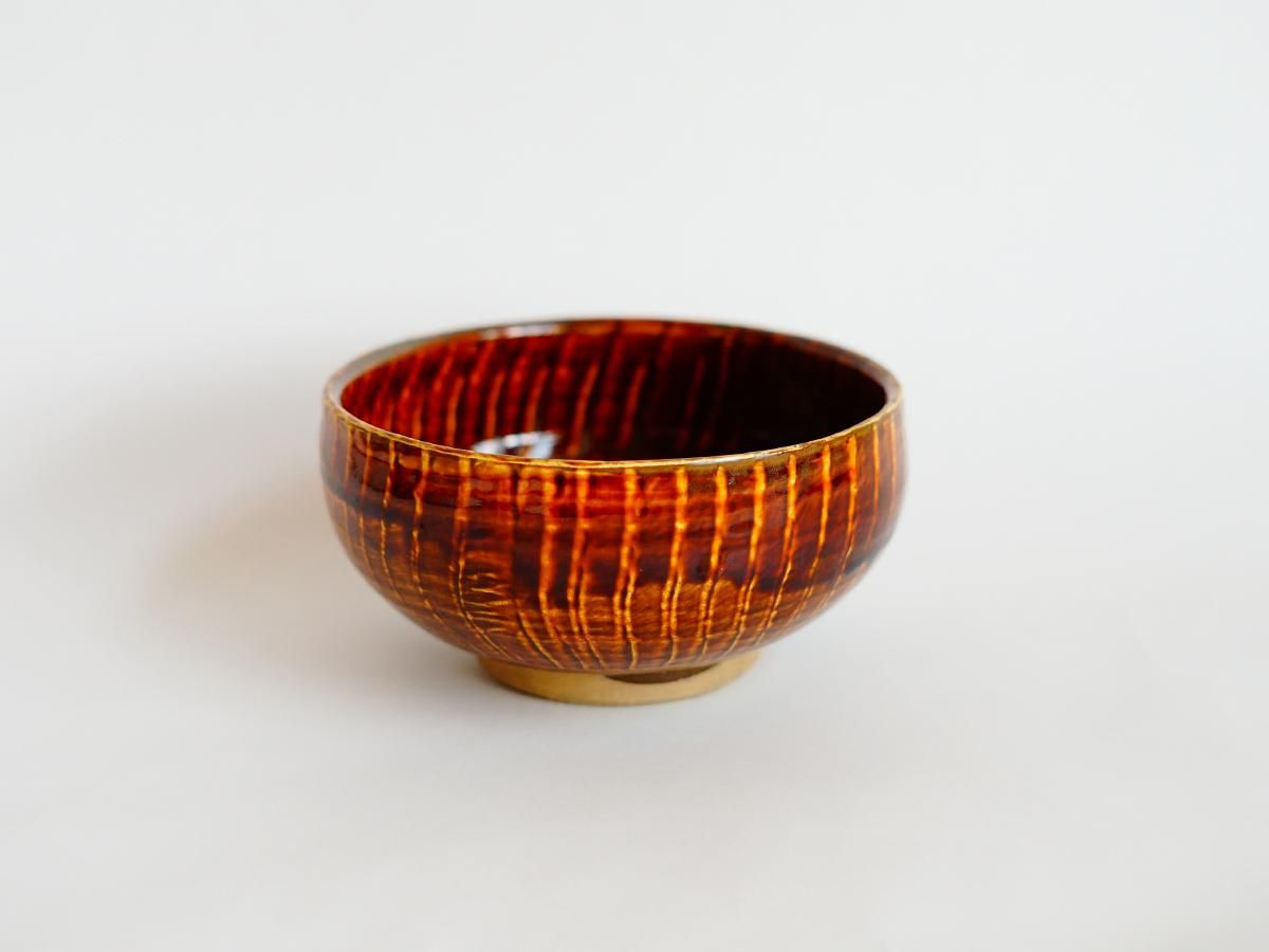 切立丸鉢 5寸 刷毛目 飴小鹿田焼 黒木昌伸窯 | うつわと灯り threetone