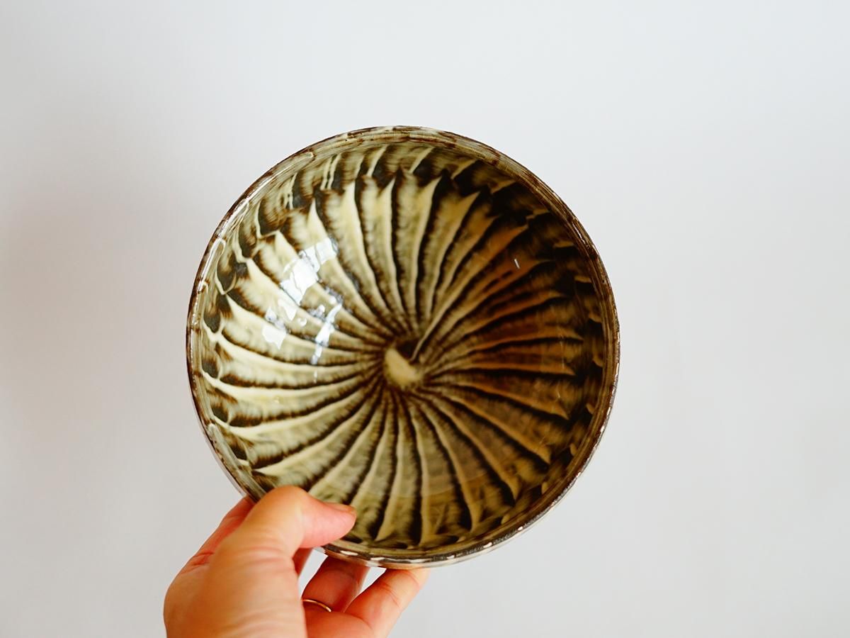 切立丸鉢 5寸 刷毛目 白小鹿田焼 黒木昌伸窯 | うつわと灯り threetone