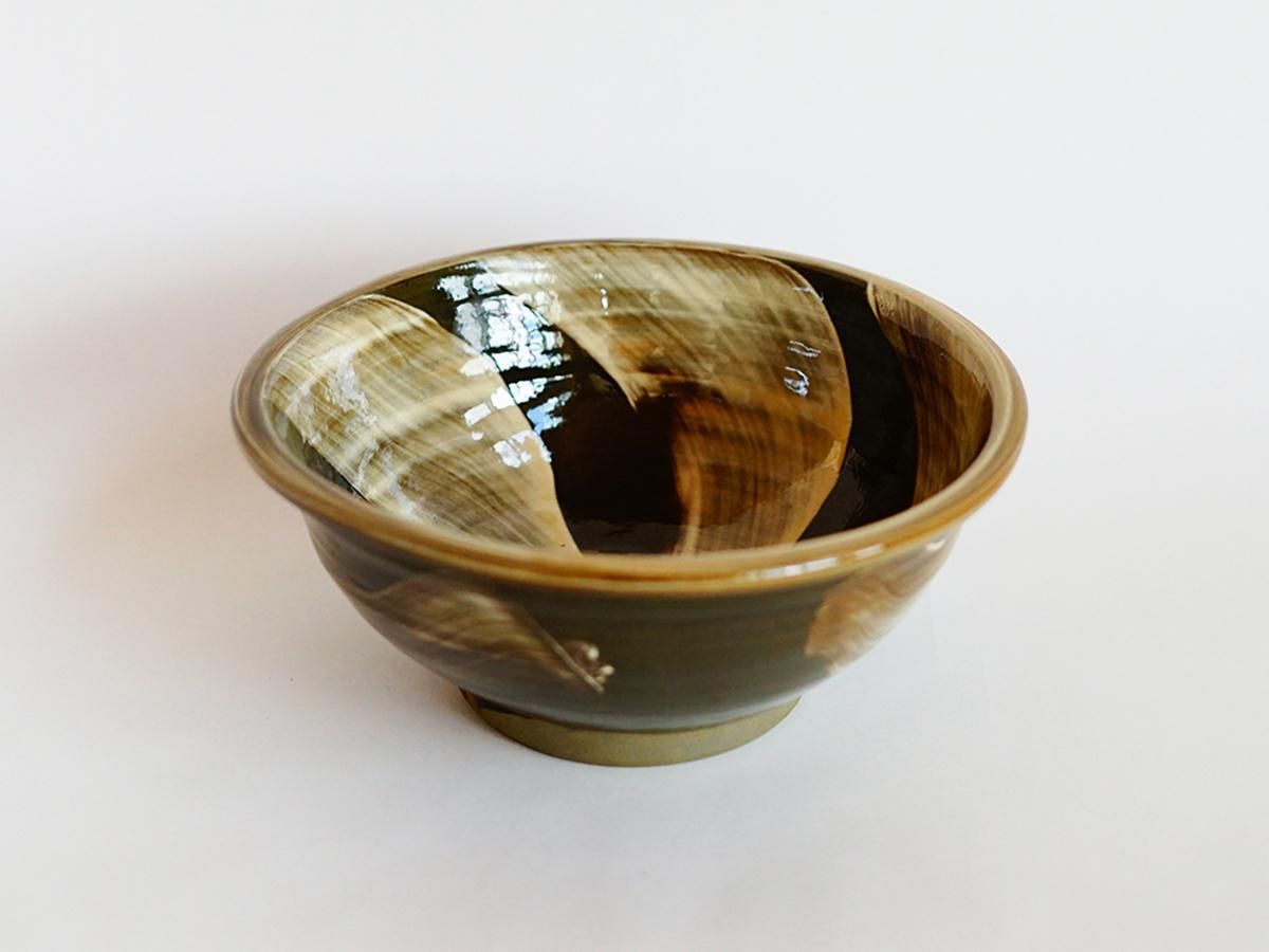 7寸丸鉢 刷毛引き 白 小鹿田焼 黒木昌伸窯 | うつわと灯り threetone