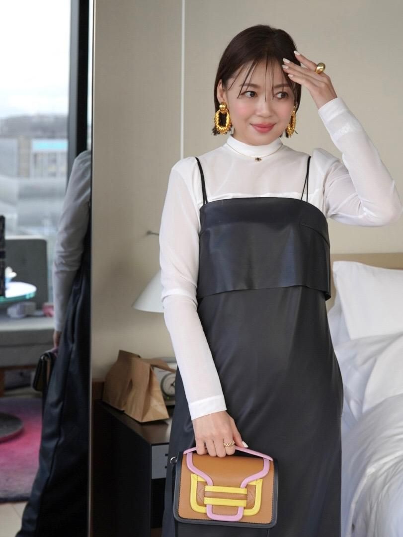 美品　idea Luce イデアルーチェ　シアーハイネックカットソー　ブラック idea Luce イデアルーチェシアーハイネックカットソーブラック