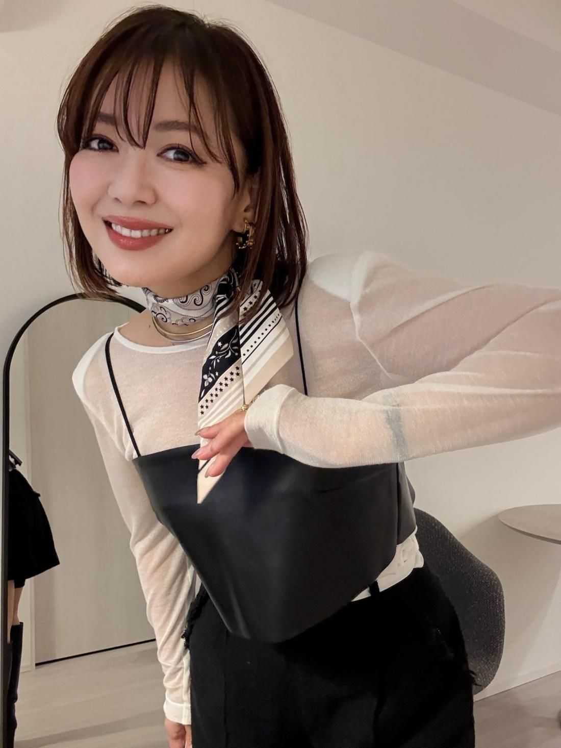 週末限定お値下げ‼️【イデアルーチェ】 キラキラショルダーロンT 新品‼️ キラキラショルダーロンT【ﾎﾜｲﾄ】