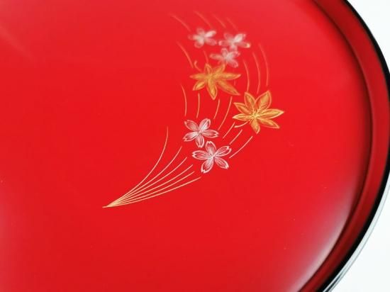輪島塗 本うるし丸盆8.5寸春秋沈金（内朱） - 心づくしの贈り物