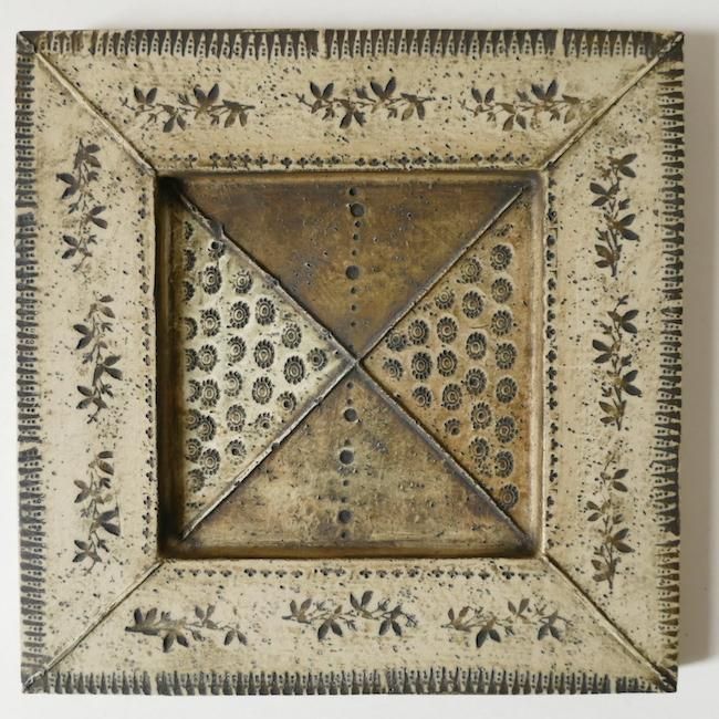 Rut Bryk / ルート・ブリュック 陶板(オリーブ W15.5cm) - SISU