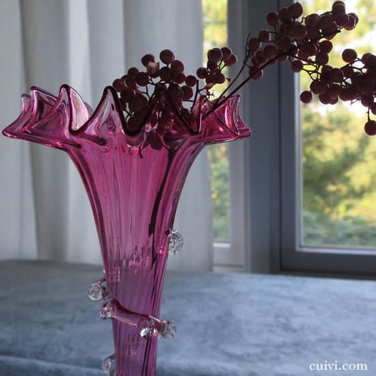 ヴィクトリアン_クランベリーガラス_フラワーベース（花瓶 