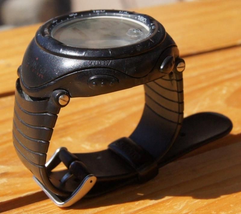SUUNTO VECTOR（オールブラック) 中古 SUUNTO スント VECTOR ベクター ブラックライム クォーツ デジタル