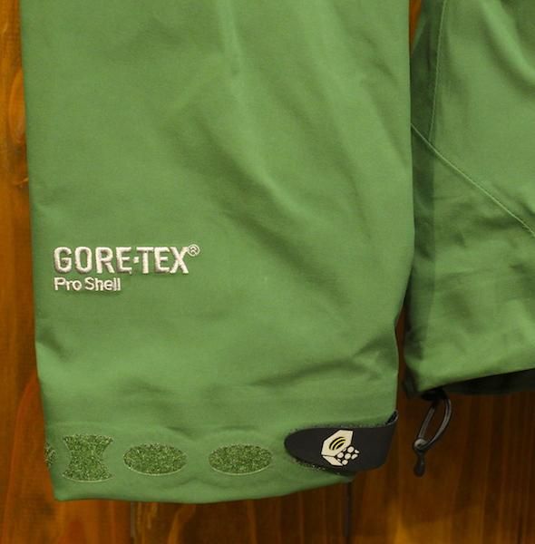 MOUNTAIN HARDWEAR マウンテンハードウエア＞ Axial Jacket