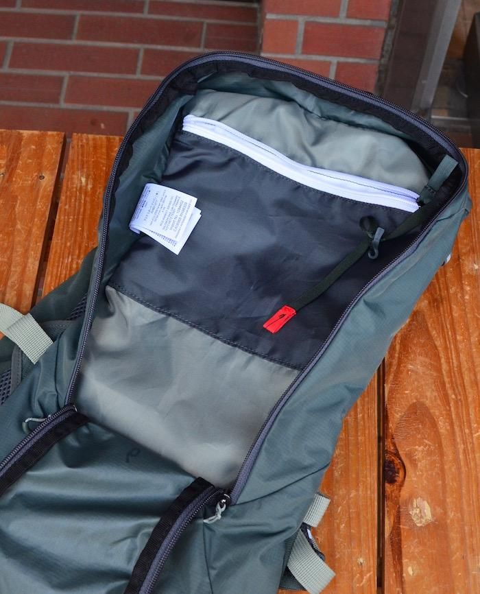 サロモン　Agile6SET 新古品未使用　商品タグ、フラスク付き サロモン Agile6SET 新古品未使用 商品タグ、フラスク付き