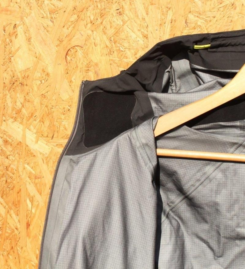 TERNUA テルヌア＞ ゴアテックスハードシェルジャケット | 中古