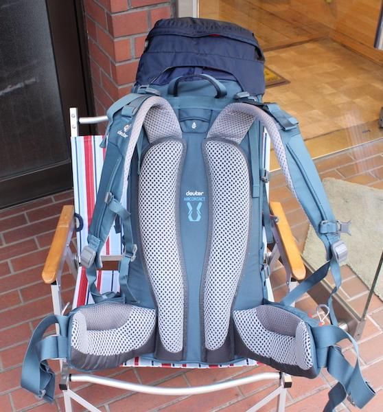 deuter ドイター＞ Aircontact Lite 32+5 エアコンタクトライト32+5 