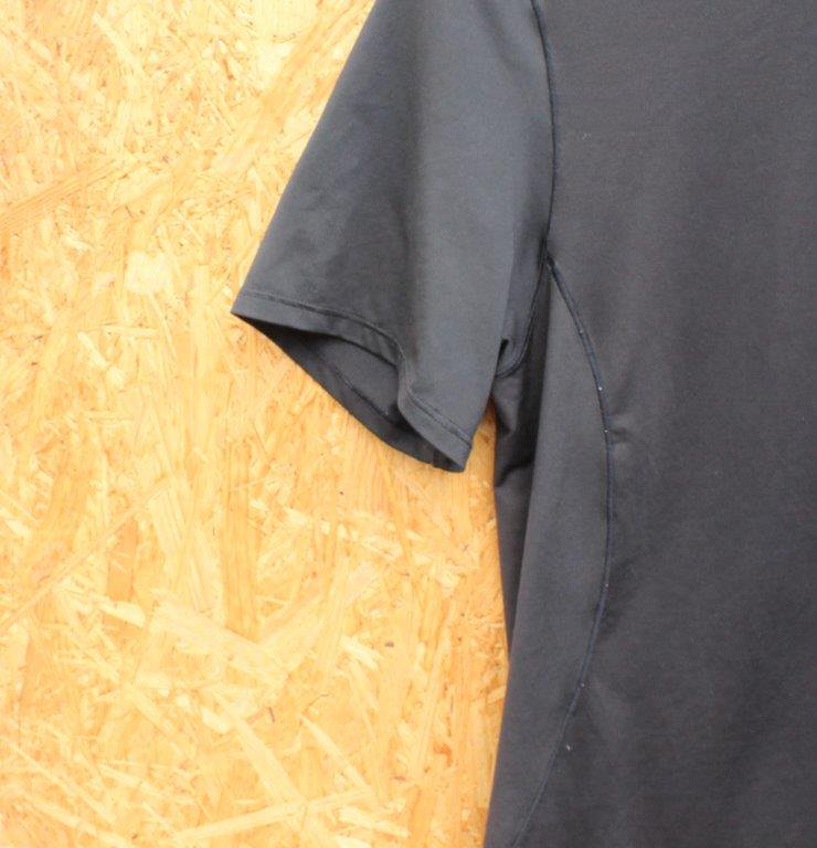 patagonia パタゴニア＞ M's Capilene 1 Silkweight Stretch T-Shirt メンズキャプリーン1シルクウエイト ストレッチTシャツ 【クリックポスト便】対応 | 中古アウトドア用品・中古登山用品 買取・販売専門店 : maunga (マウンガ)