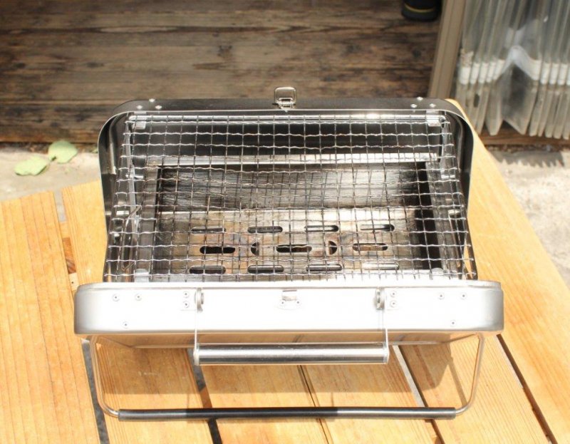 Coleman コールマン＞ Folding Table Top Stainless Grill フォールティングテーブルトップステンレスグリル |  中古アウトドア用品・中古登山用品 買取・販売専門店 : maunga (マウンガ)