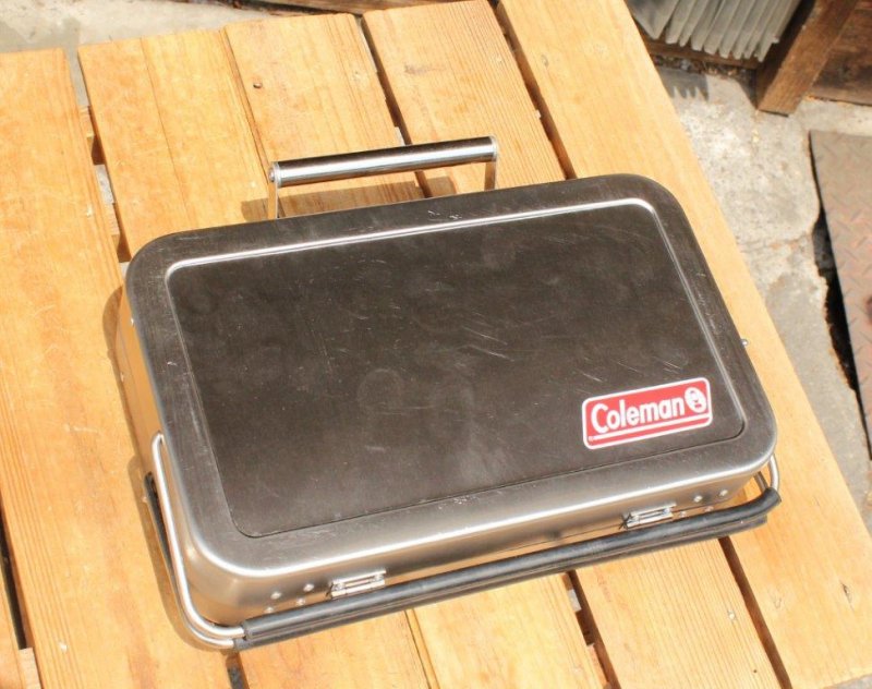 Coleman コールマン＞ Folding Table Top Stainless Grill フォールティングテーブルトップステンレスグリル |  中古アウトドア用品・中古登山用品 買取・販売専門店 : maunga (マウンガ)