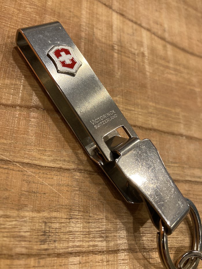 VICTORINOX ヴィクトリノックス＞ ベルトハンガー 【クリックポスト便