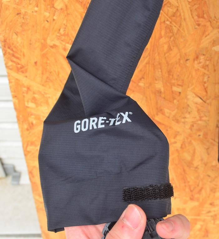 UNDER ARMOUR アンダーアーマー＞ GORE-TEX STORM ジャケット | 中古