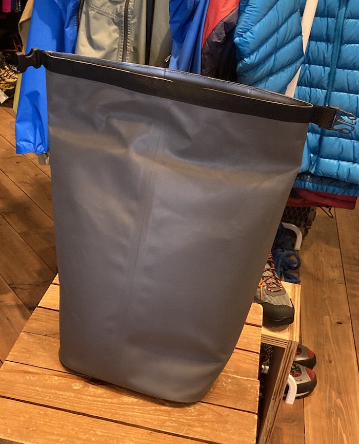 mont-bell モンベル＞ ロールアップ クーラーバッグ 10L | 中古アウトドア用品・中古登山用品 買取・販売専門店 : maunga  (マウンガ)