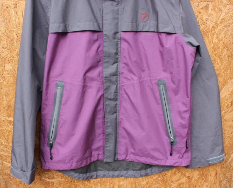 FJALL RAVEN フェールラーベン＞ パックライトキルナパーカー
