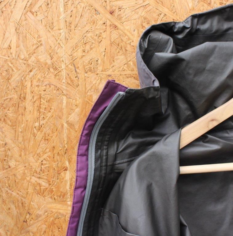 FJALL RAVEN フェールラーベン＞ パックライトキルナパーカー